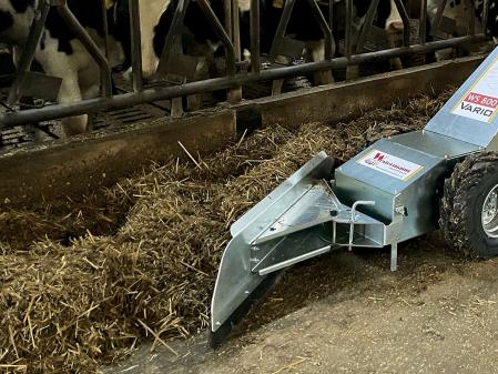 Batteridriven puttare med foderskrapa