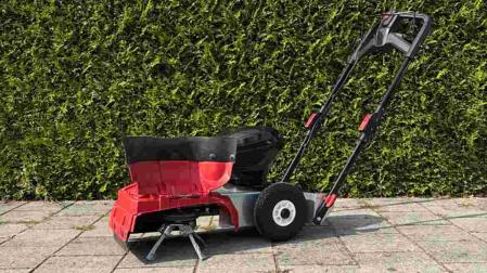 Batteridriven mossborttagare